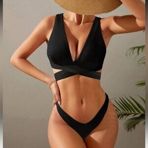 Elegant Black Crisscross Back Women's Swimwear